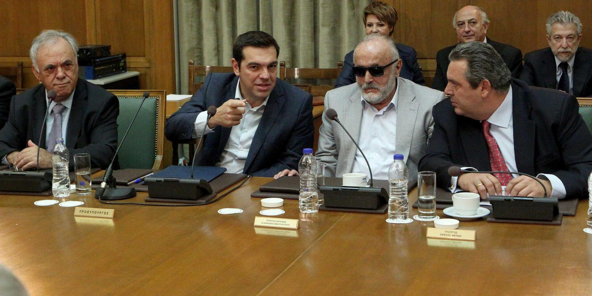 Ο Τσίπρας και τα δέκα νομοσχέδια