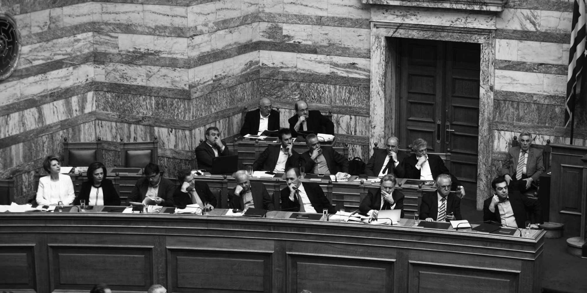Υπουργοί που λειτουργούν σαν «σκιάχτρα» επενδύσεων
