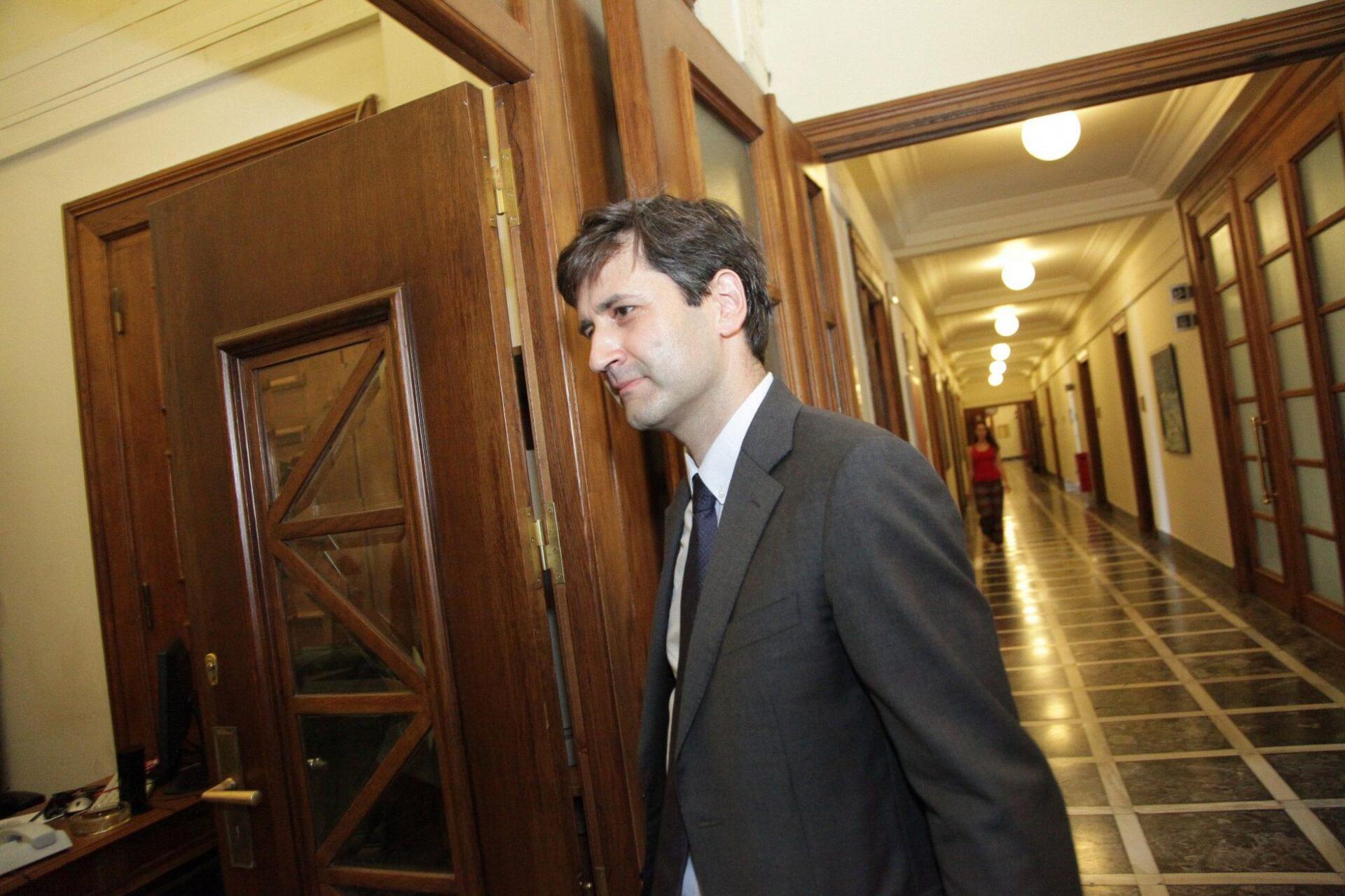 Τρέχουν για ληξιπρόθεσμες, προαπαιτούμενα