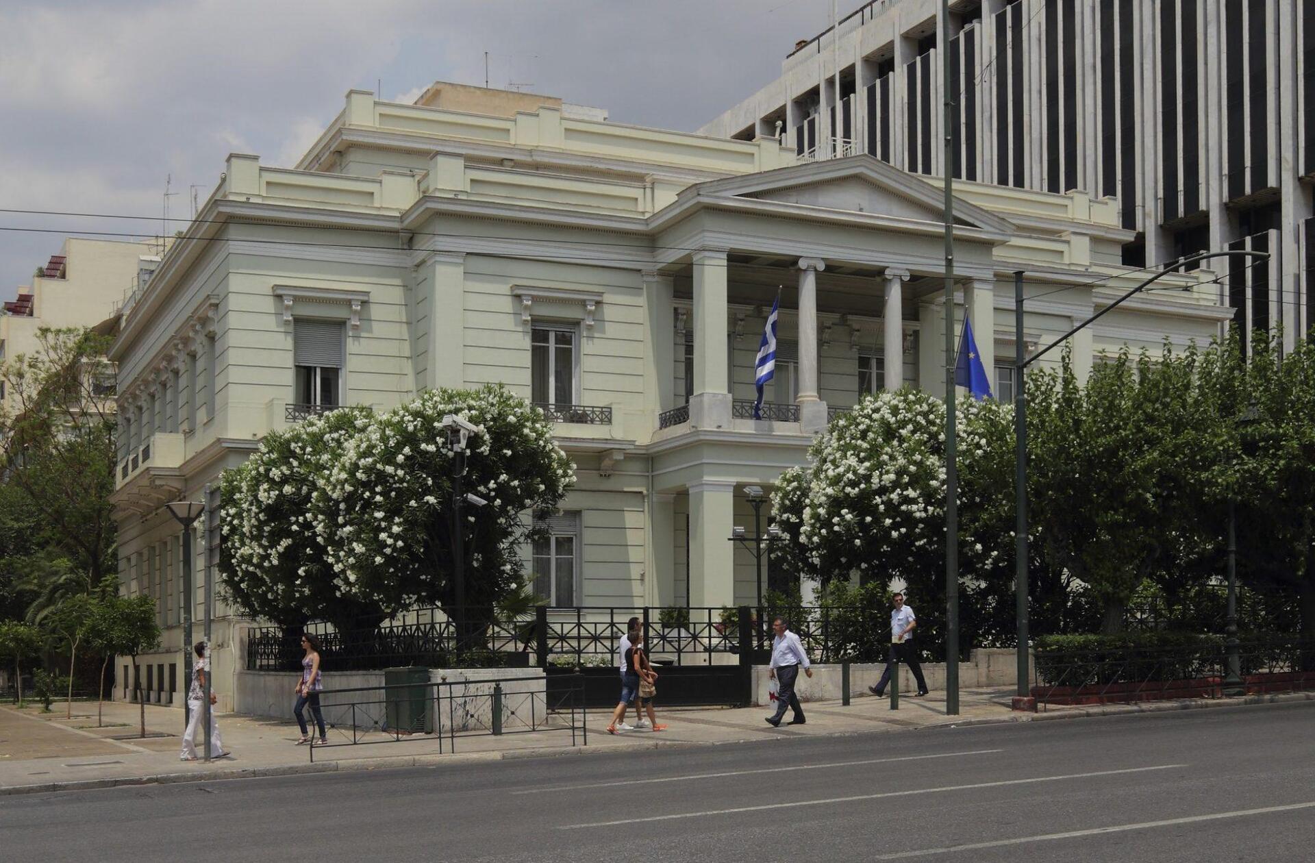 Το ΥΠΕΞ «καρφώνει» τη Δικαιοσύνη για την αναβολή της δίκης Siemens: Μεταφράσαμε έγκαιρα το βούλευμα