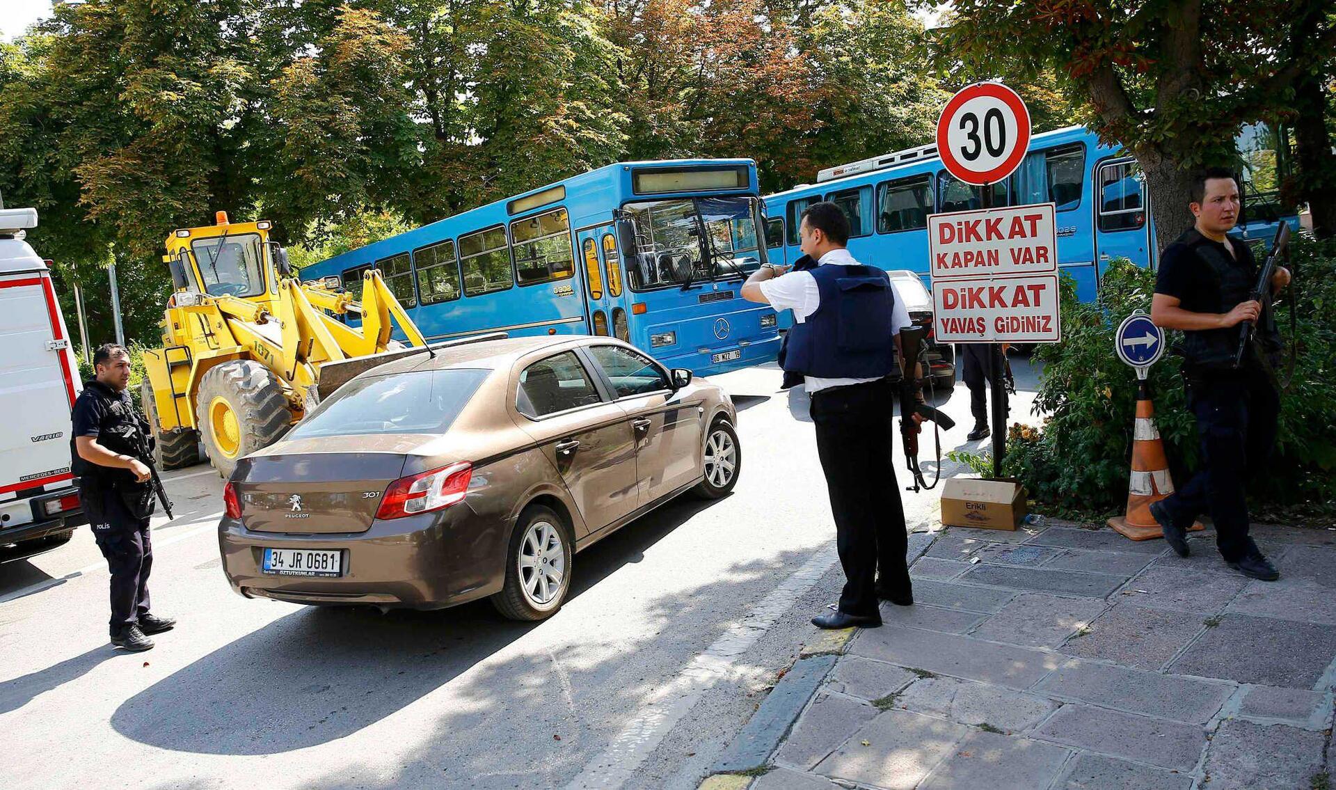 Διαψεύδει η τουρκική αστυνομία πως εκκενώνεται η βουλή