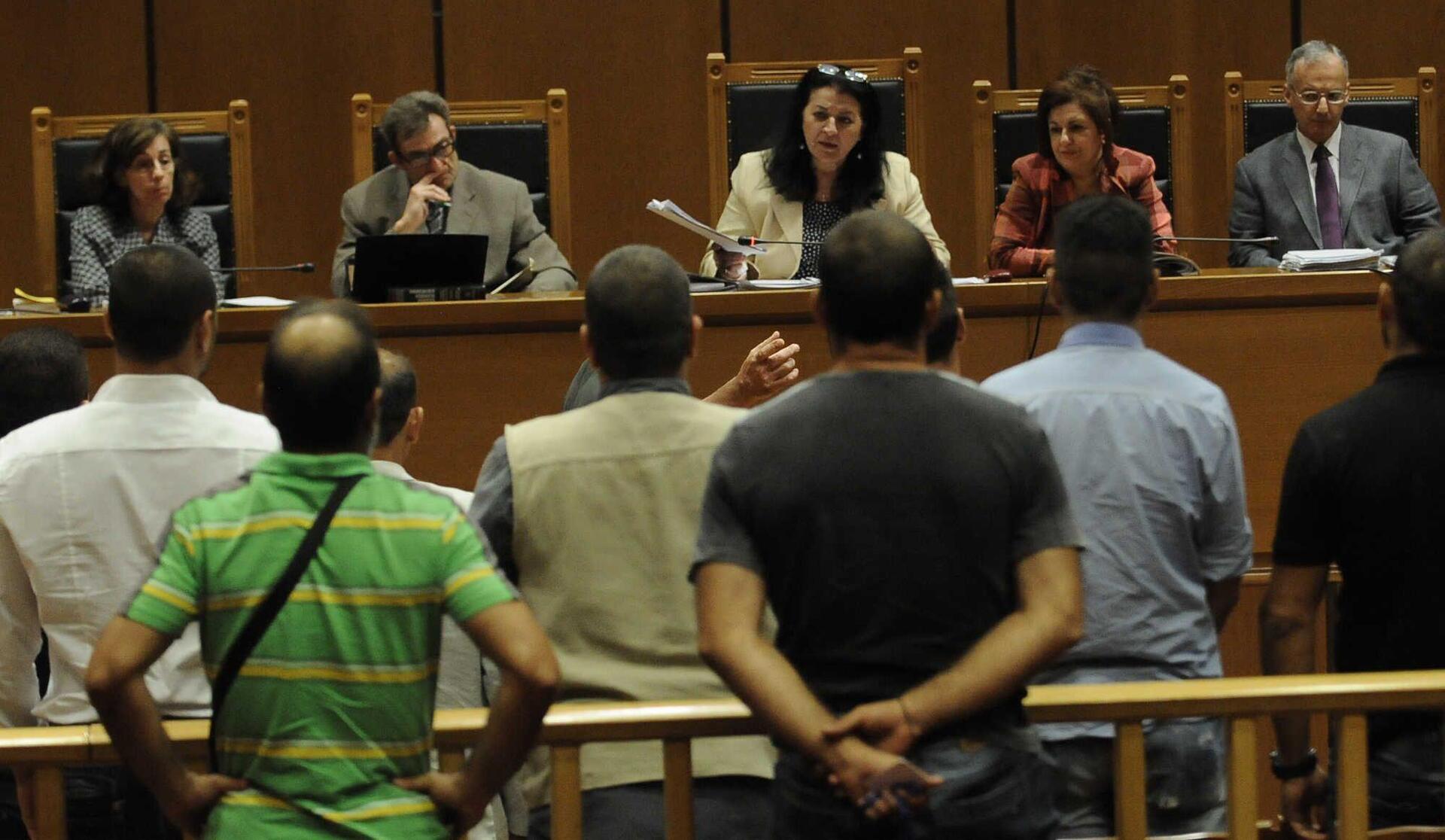Δίκη Χρυσής Αυγής: Κατάθεση που «χάσκει» από τον οδηγό του περιπολικού