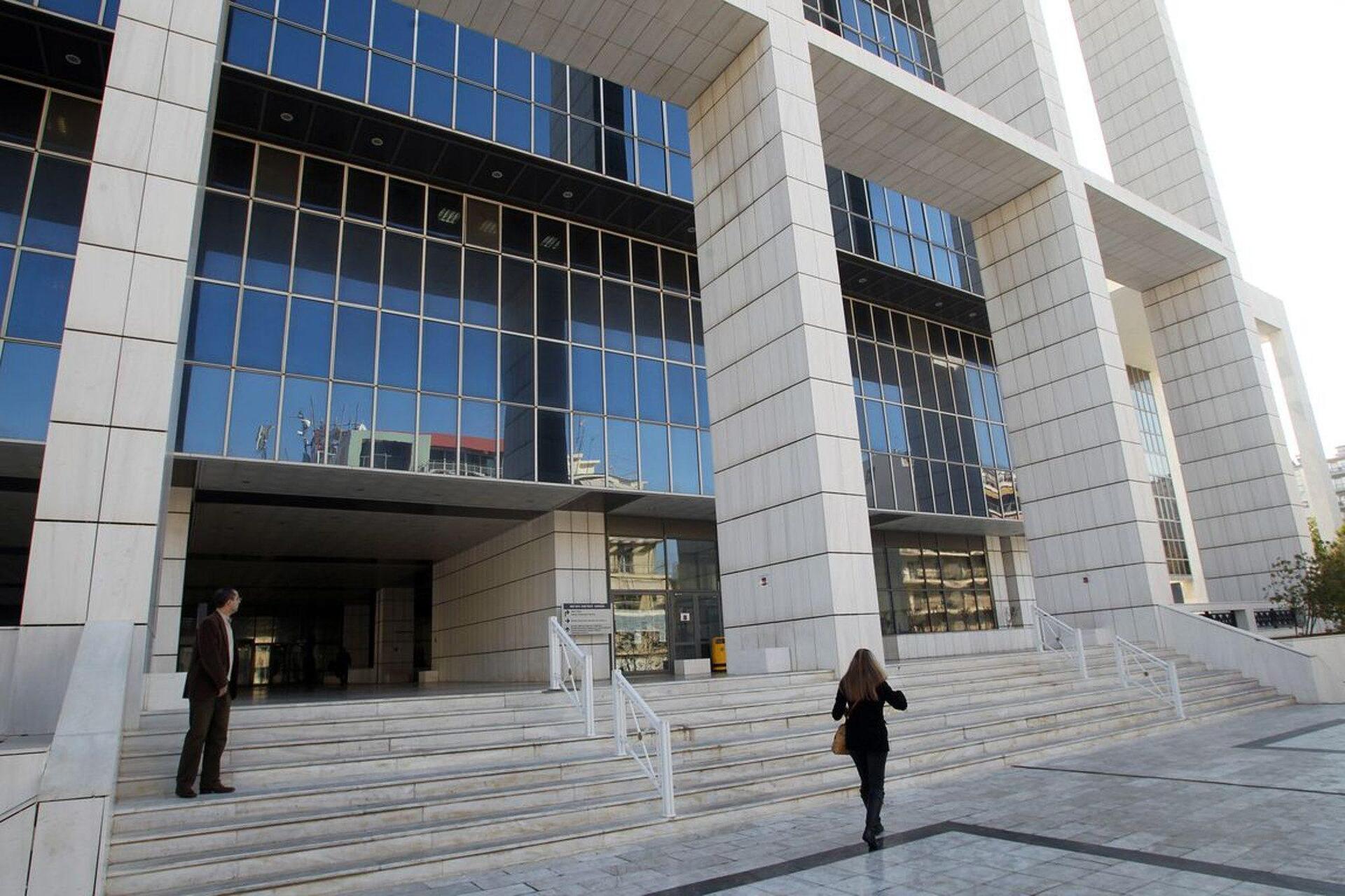 Εκκενώνεται το Εφετείο μετά από τηλεφώνημα για βόμβα