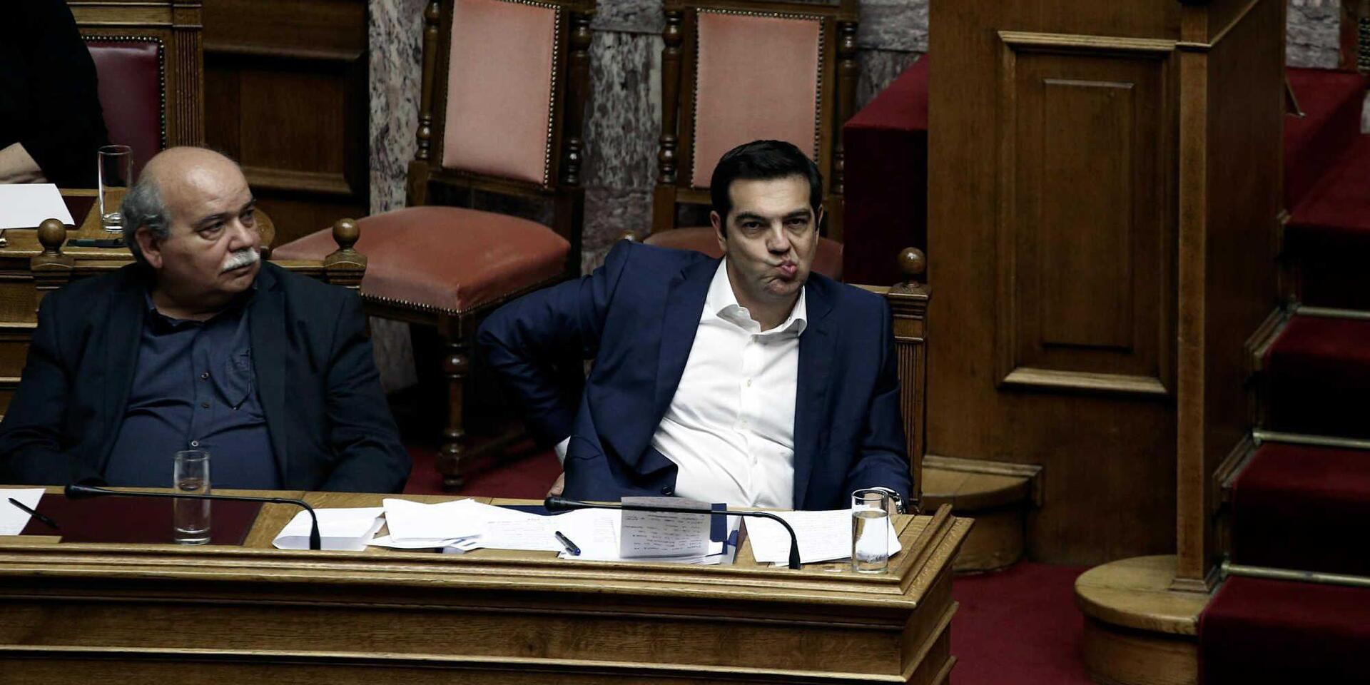 Εκλογικός νόμος – το μεγάλο παζάρι: «Τρέχουν» στο ΣΥΡΙΖΑ να συγκεντρώσουν τους 200