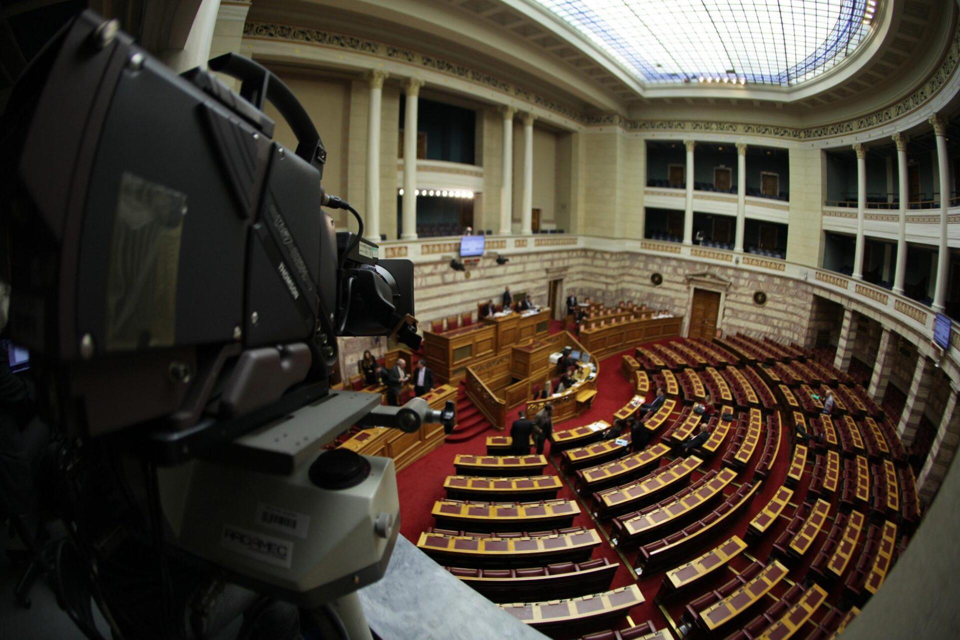 Δύσκολη εξίσωση για την κυβέρνηση να βρει τους «200»