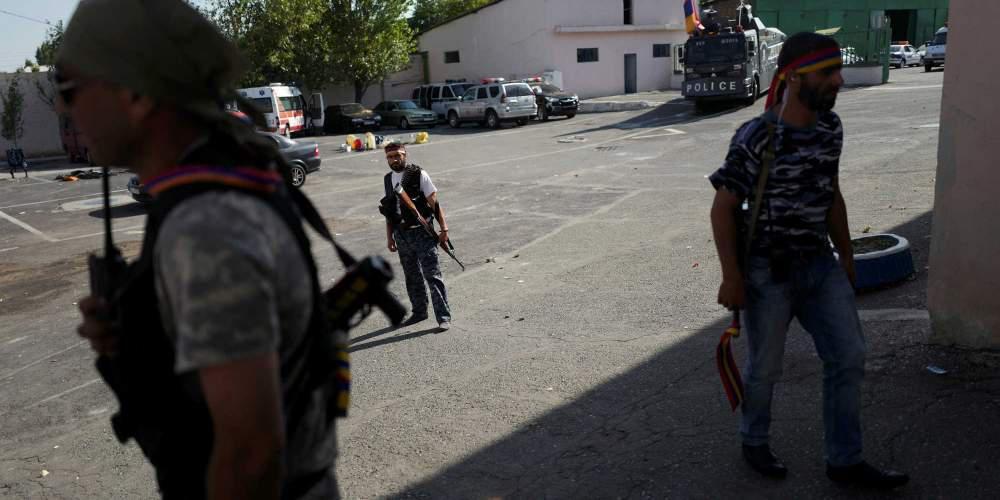 Δεκάδες άνθρωποι τραυματίστηκαν σε συγκρούσεις με την αστυνομία στο Ερεβάν