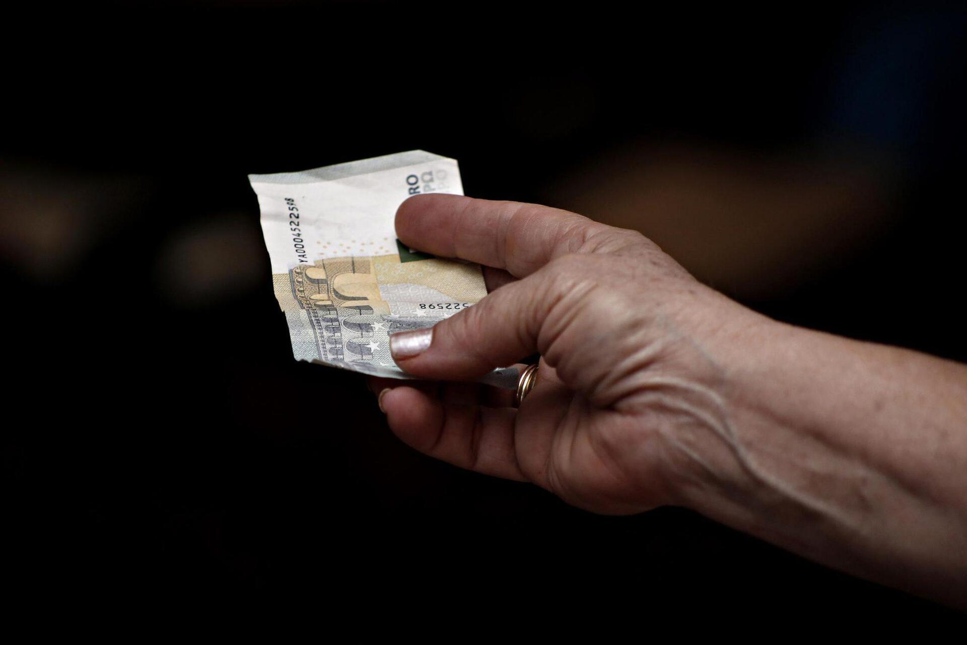 Με «καπέλο» έως και 1,5 ευρώ η πληρωμή φόρων με μετρητά!