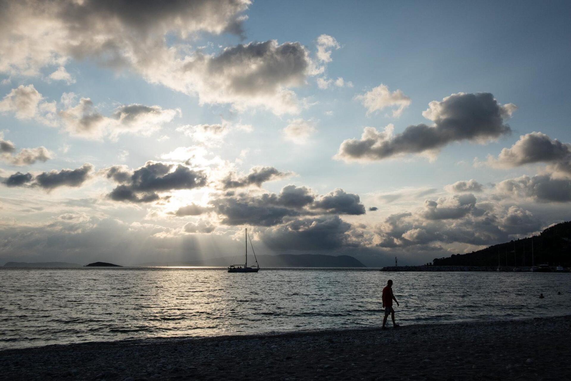 Σκόπελος: Το κύμα ξέβρασε νεκρό ρασοφόρο – Σε ποιον ανήκει η σορός