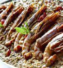 Ο σεφ Ντάνιελ Μιχελιδάκης ετοιμάζει πεντανόστιμο γιουβέτσι γαρίδας