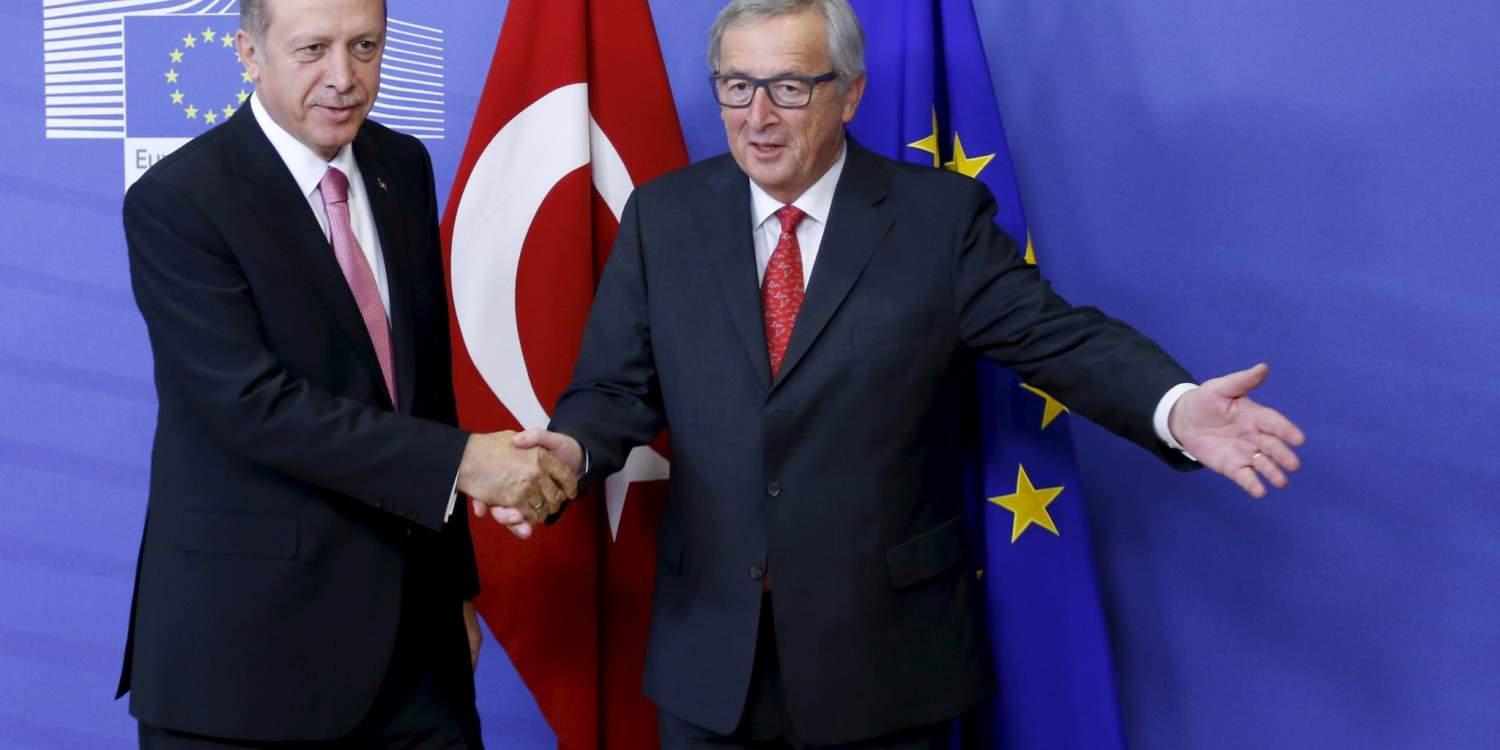 Στην κόψη του ξυραφιού η συμφωνία ΕΕ – Τουρκίας για το προσφυγικό