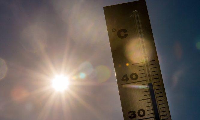 Καιρός καύσωνας 45 βαθμοί