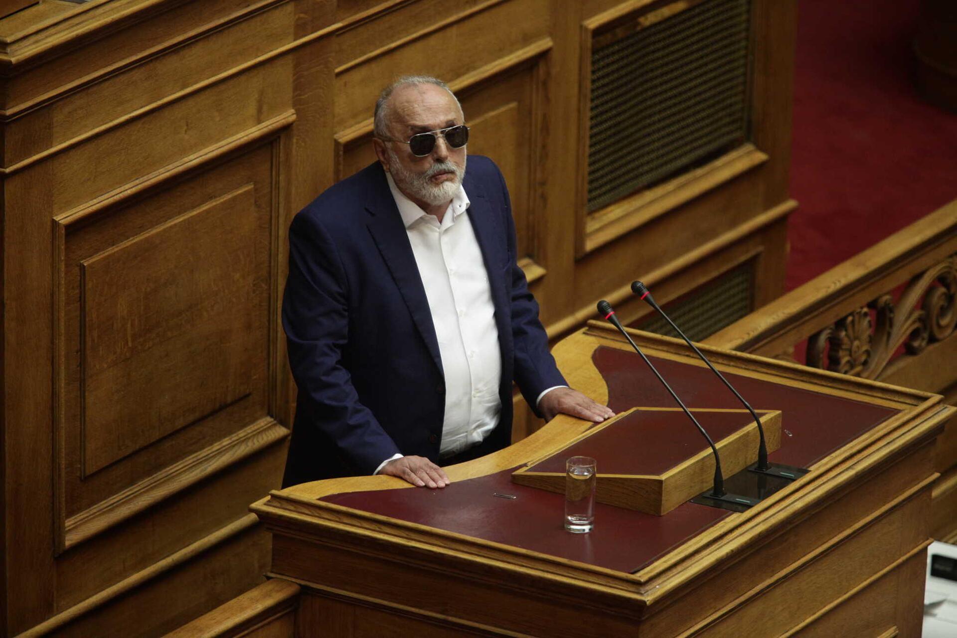 Ο Κουρουμπλής ενημερώνει την Βουλή για την πετρελαιοκηλίδα [LIVE]