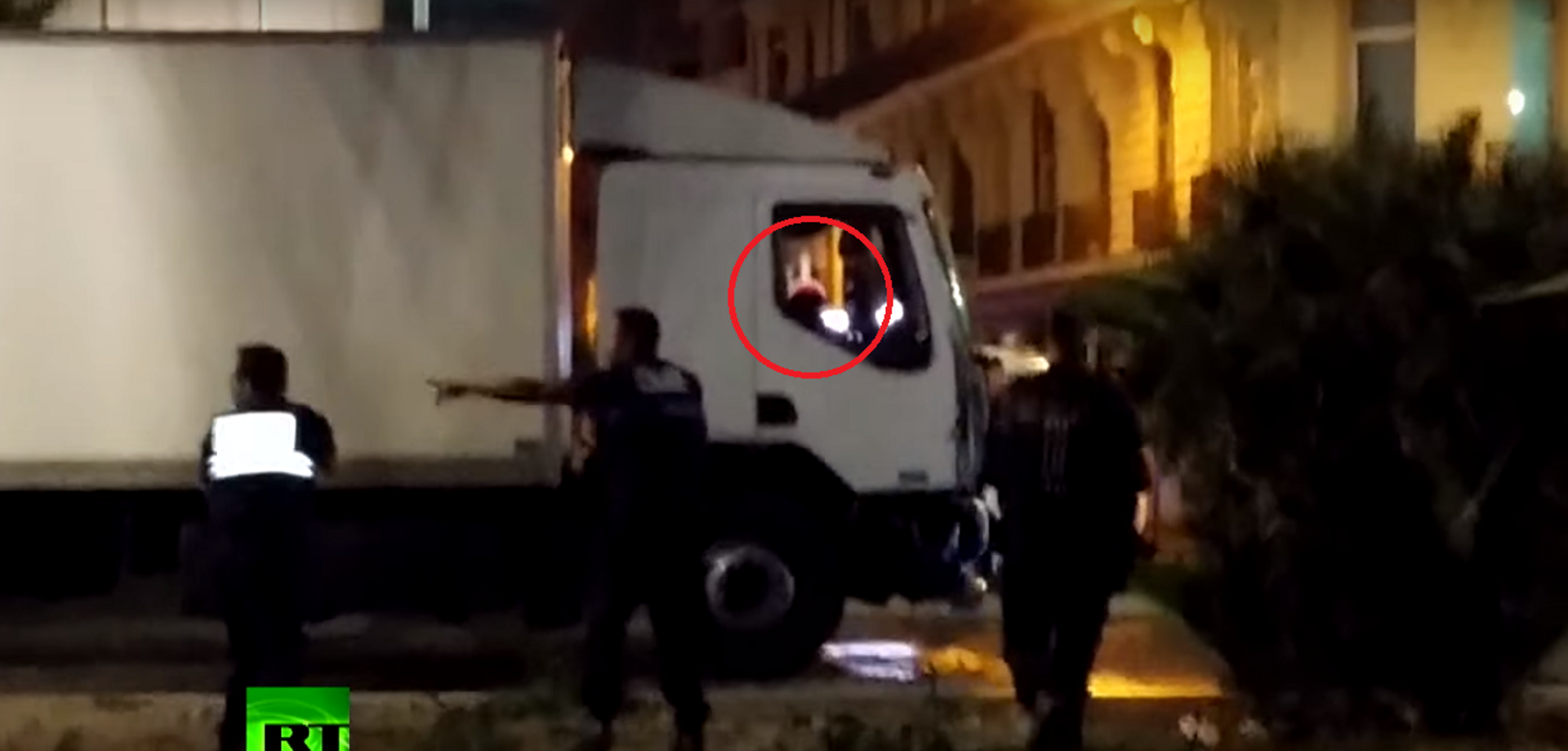 Η στιγμή που οι αστυνομικοί σκοτώνουν τον μακελάρη της Νίκαιας