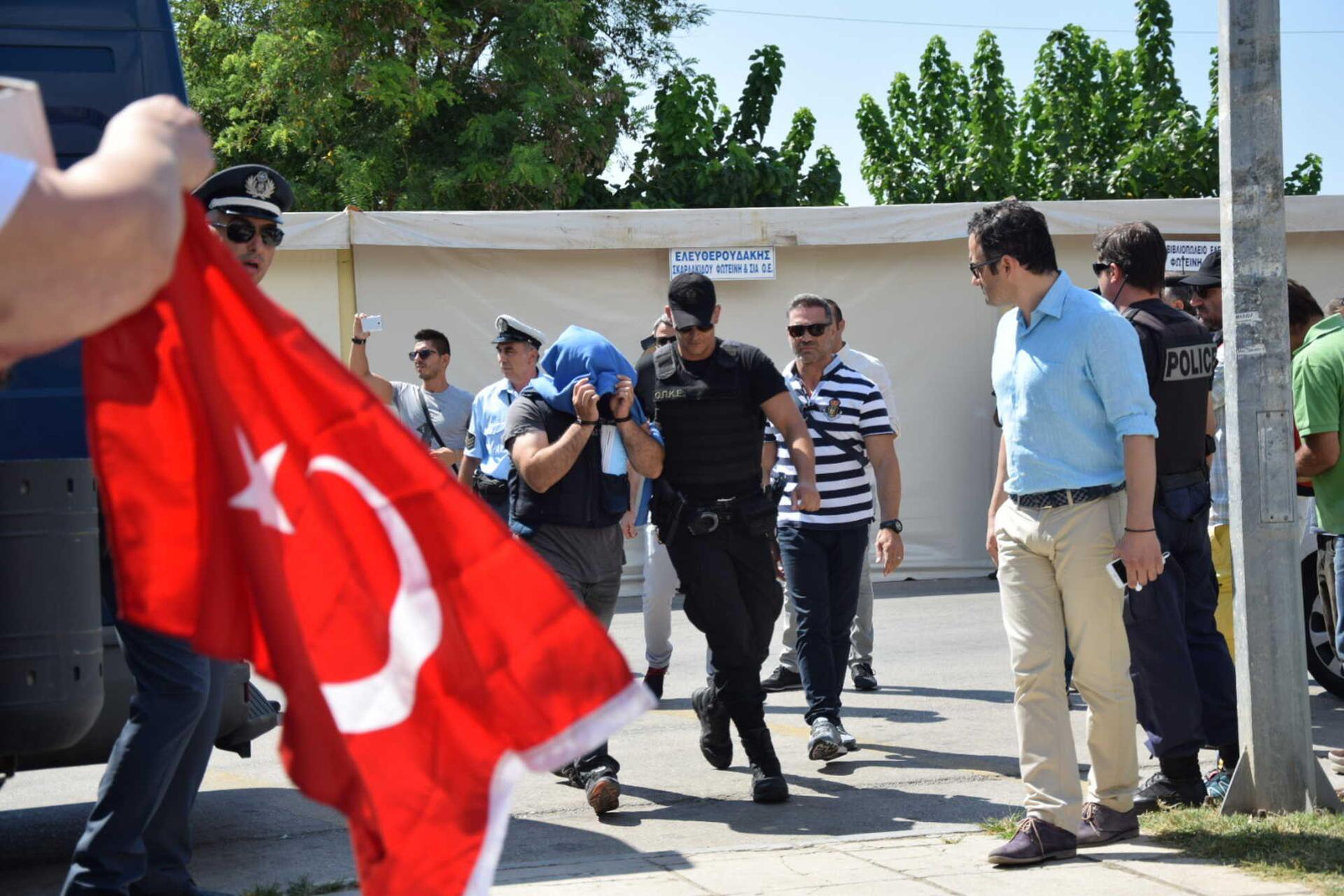Έξι Τούρκοι δικηγόροι, αυτόκλητοι μάρτυρες κατηγορίας στη δίκη των οχτώ στρατιωτικών