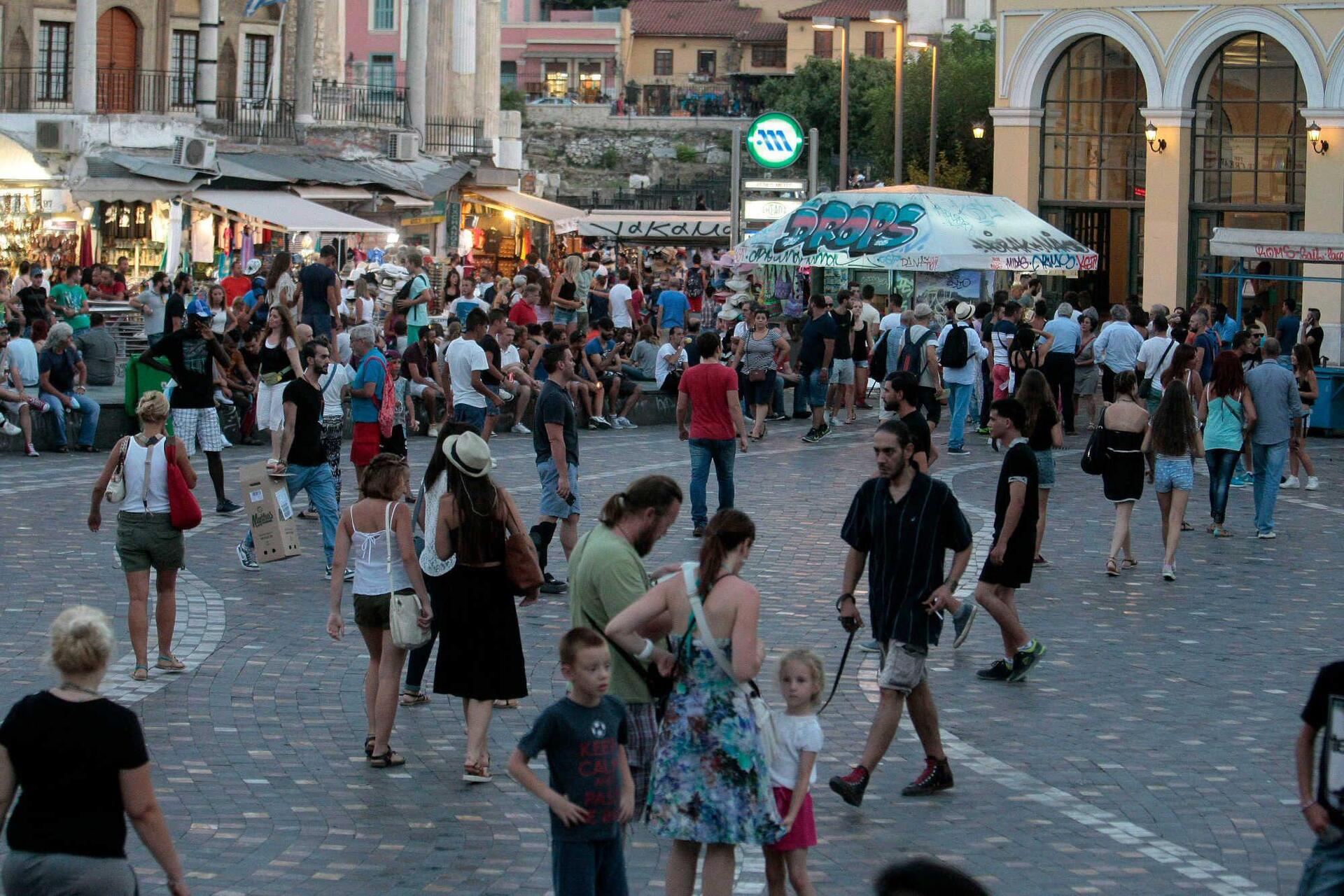 ΕΛΣΤΑΤ: 107.000 λιγότεροι τουρίστες ήρθαν στην Ελλάδα το α΄ τρίμηνο του 2016