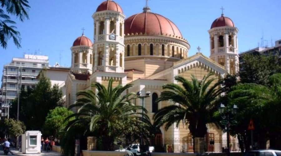 Αντιεξουσιαστές εισέβαλαν στη Μητρόπολη Θεσσαλονίκης και διέκοψαν τη λειτουργία