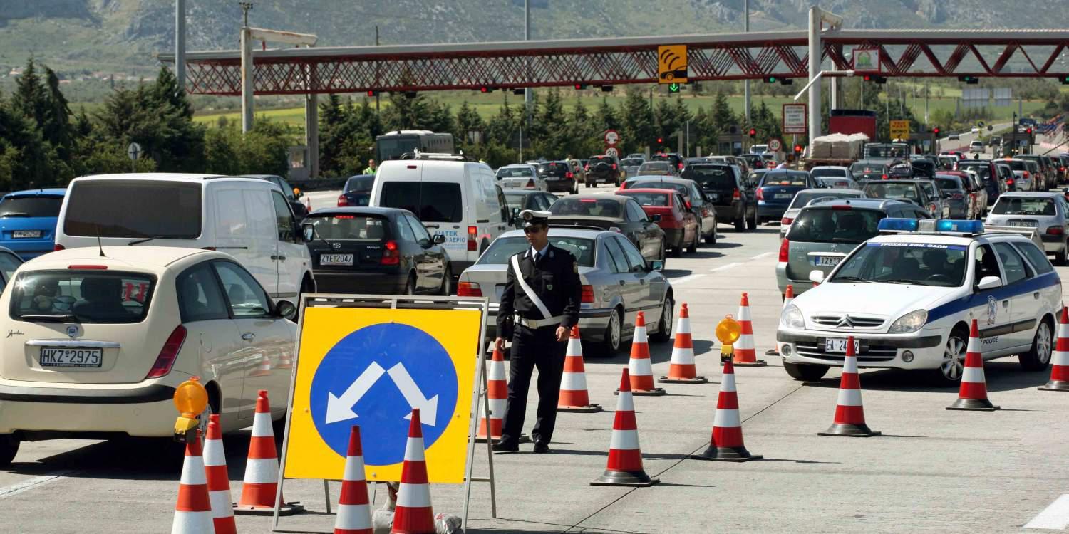 Μποτιλιάρισμα στην Αθηνών – Κορίνθου λόγω φωτιάς σε όχημα
