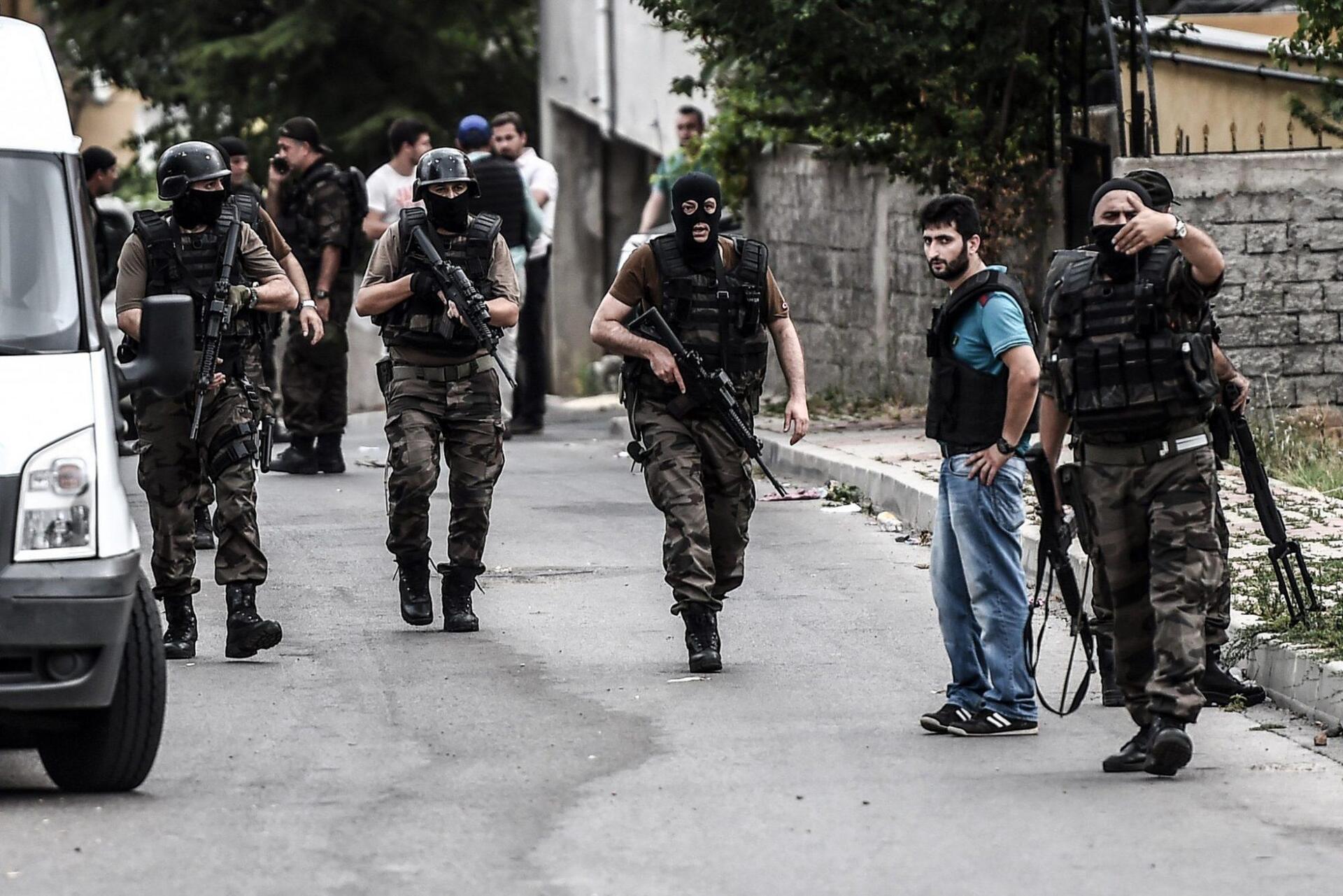 Σοκ! 17χρονος σκότωσε τρεις αστυνομικούς και αυτοκτόνησε