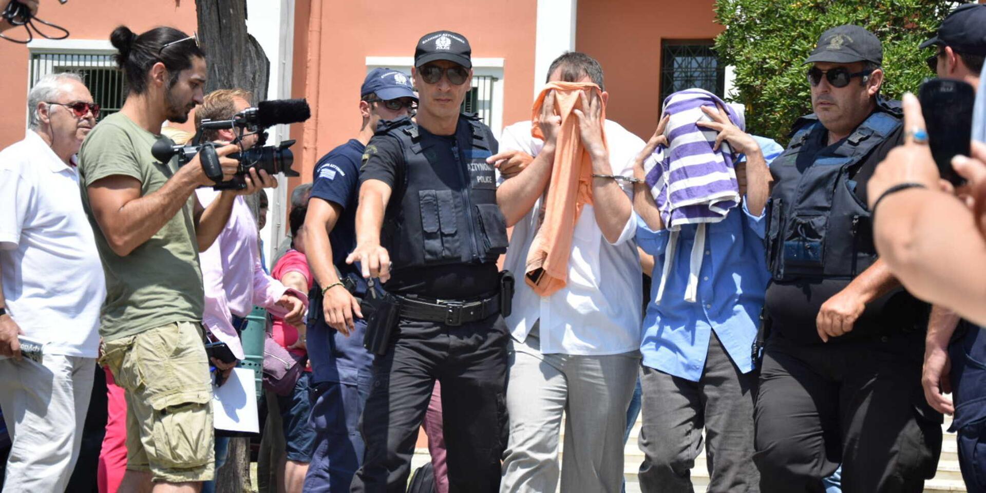 Μεταφέρουν στην Αθήνα τους 8 Τούρκους στρατιωτικούς