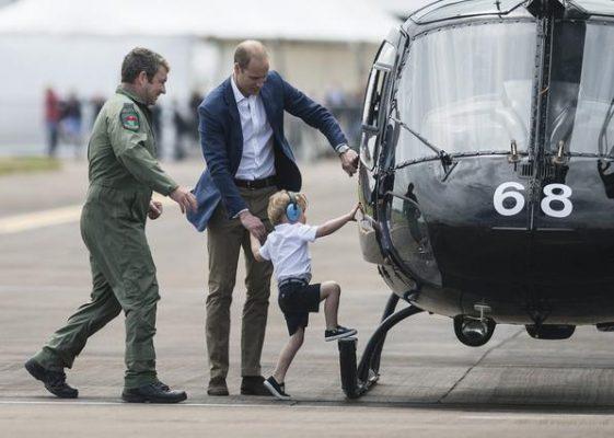 epa05415320 Britain's Prince William (C) and Prince George (R) go up in the cockpit of a helicopter during to their visit to the Royal Air Force or RAF Fairford for the Royal International Air Tattoo in Gloucestershire, Britain, 08 July 2016. The air show offers some special celebrations in this edition while marking the 75th anniversary of the RAF Air Cadets. EPA/(Phot) EDWARD LOW / BRITISH MINISTRY OF DEFENCE / HANDOUT MANDATORY CREDIT: CROWN COPYRIGHT HANDOUT EDITORIAL USE ONLY/NO SALES