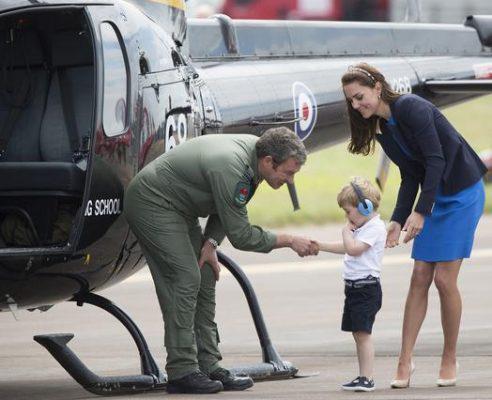epa05415322 Prince George (C) with his mother Britain's Catherine Duchess of Cambridge (R) shakes the hand of Flt Lt Jim Hobkirk from the Central Flying School Exam Wing during their visit to the Royal Air Force or RAF Fairford for the Royal International Air Tattoo in Gloucestershire, Britain, 08 July 2016. The air show offers some special celebrations in this edition while marking the 75th anniversary of the RAF Air Cadets. EPA/(Phot) SAC ROB BOURNE / BRITISH MINISTRY OF DEFENCE / HANDOUT MANDATORY CREDIT: CROWN COPYRIGHT HANDOUT EDITORIAL USE ONLY/NO SALES