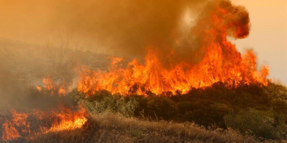 Φωτιά ξέσπασε στη Λεωφόρο Τατοϊου