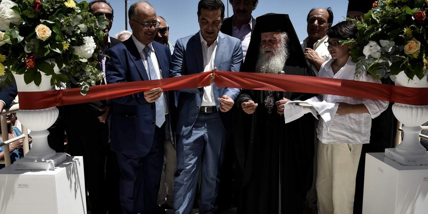 Ο Τσίπρας στην Σαντορίνη αντί για νοσοκομείο εγκαινίασε… «ελικοδρόμιο»