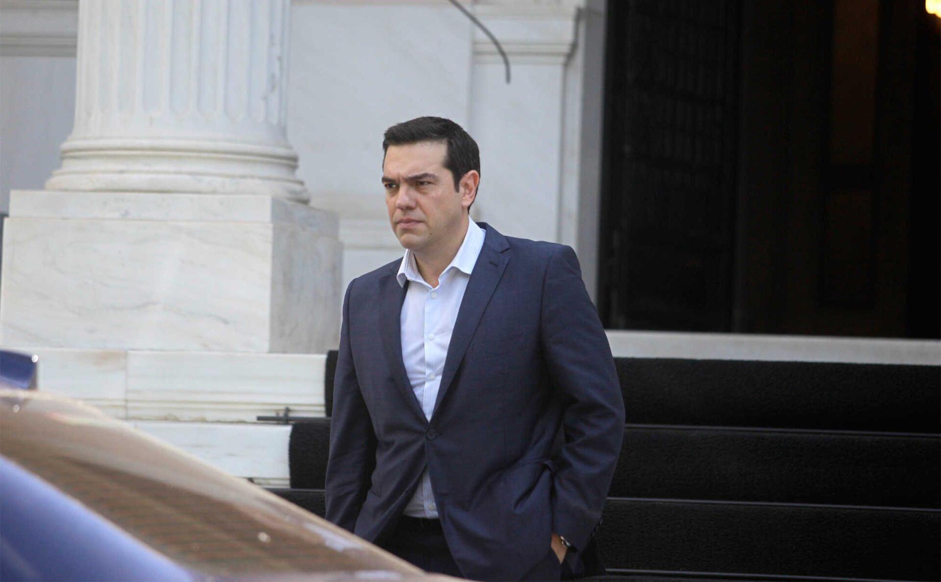 Δύο «γραμμές» στην κυβέρνηση για αξιολόγηση: Γην και ύδωρ ή ηρωική έξοδος σε κάλπες;