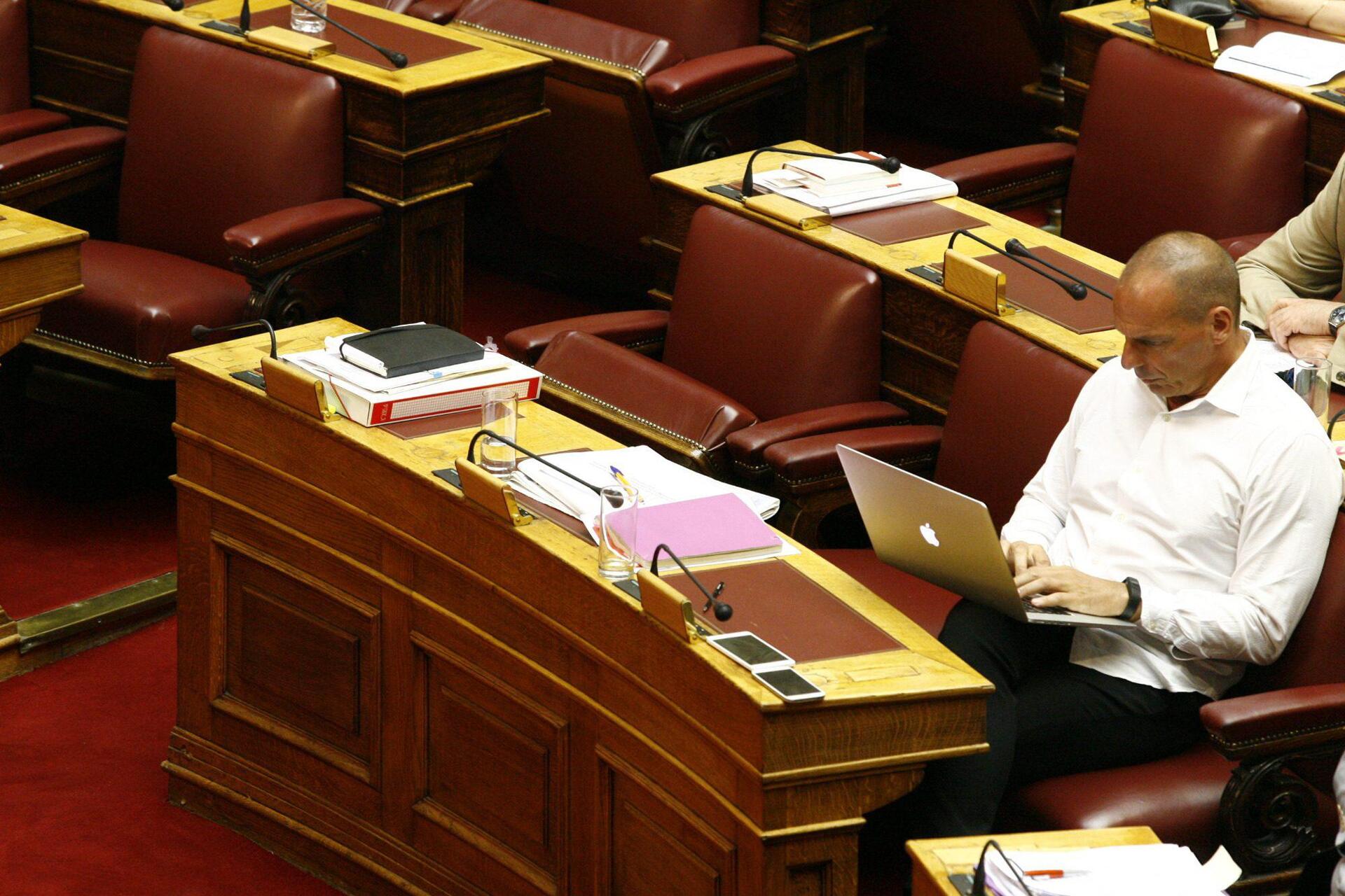 Νέα δραχμή, εθνικοποίηση ΤτΕ και επιστράτευση προέβλεπε το σχέδιο του Βαρουφάκη