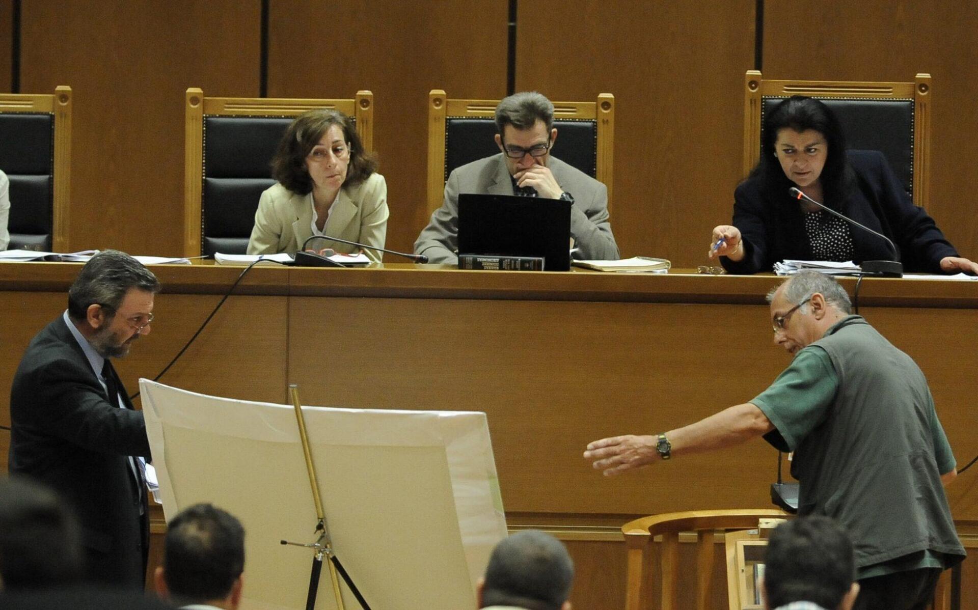 Αστυνομικός με «ασθενή μνήμη» στη δίκη της Χρυσής Αυγής