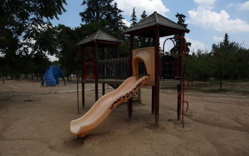 Υπό κατάρρευση το Πάρκο Τρίτση – Σκουπίδια, φθορές και ετοιμόροπες κατασκευές [εικόνες&βίντεο]