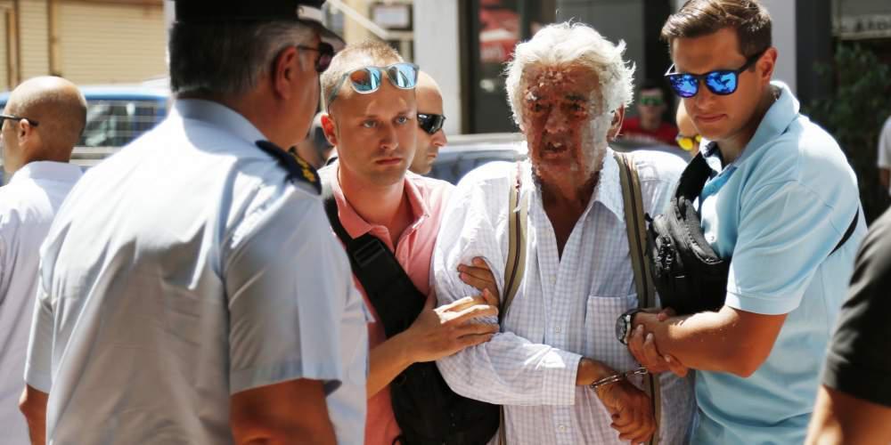 Με ύβρεις «υποδέχθηκαν» τον 77χρονο στα δικαστήρια Πειραιά