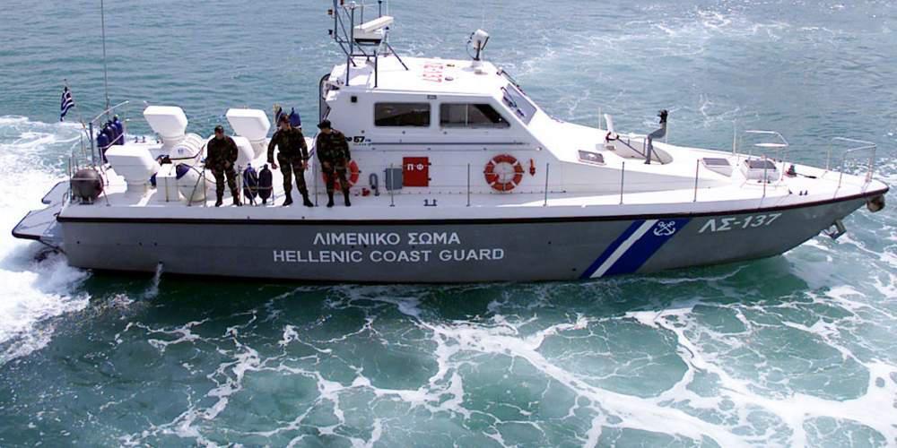 Τουριστικό πλοίο προσάραξε στην Λευκίμμη