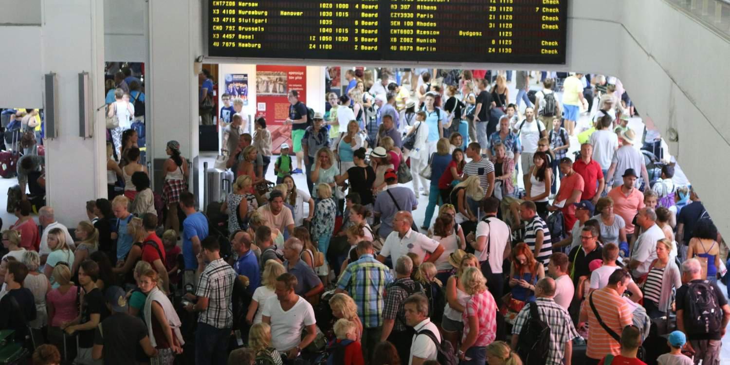 Αύξηση 9,1% στις αεροπορικές αφίξεις τουριστών τον Ιούλιο