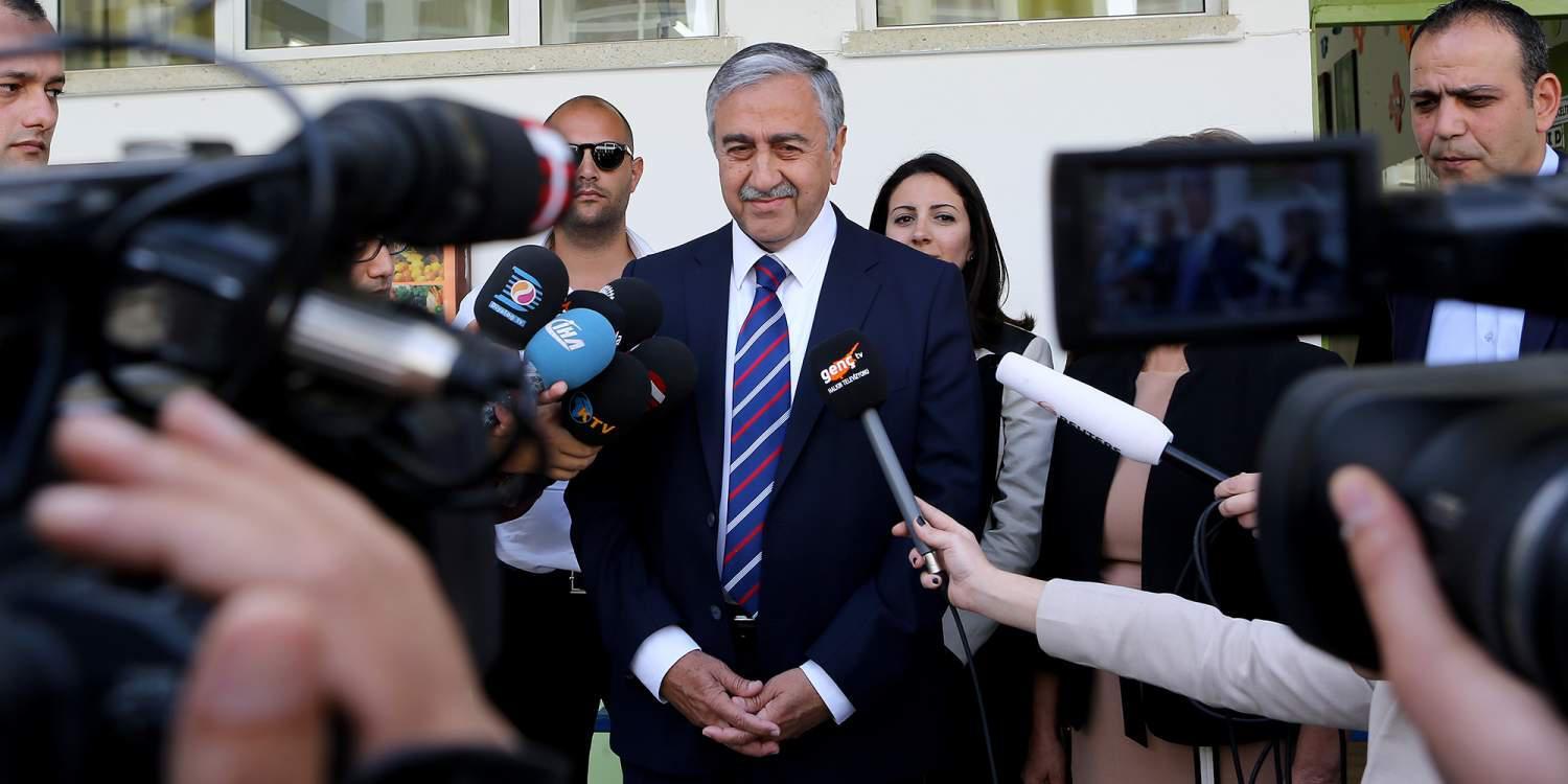 Κυπριακό: Στην εκ περιτροπής προεδρία εμμένει ο Ακιντζί