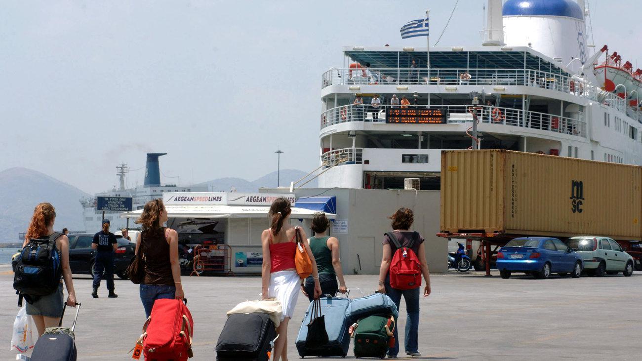 Εκπτώσεις σε ακτοπλοϊκά και αεροπορικά εισιτήρια για τη μετάβαση αναπληρωτών εκπαιδευτικών στην περιοχή τοποθέτησής τους