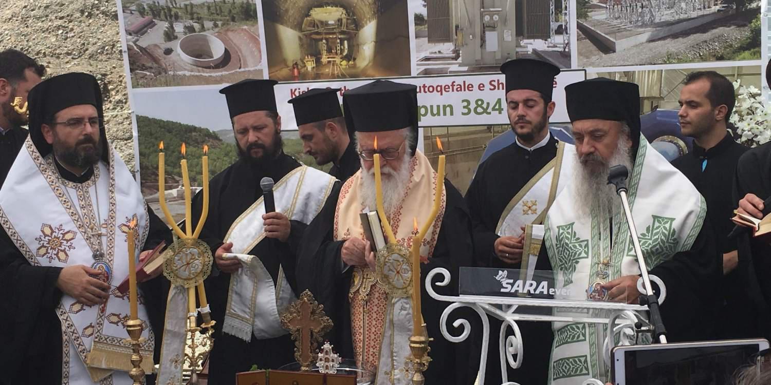 Ο Αρχιεπίσκοπος Αλβανίας Αναστάσιος έφτιαξε υδροηλεκτρικό εργοστάσιο