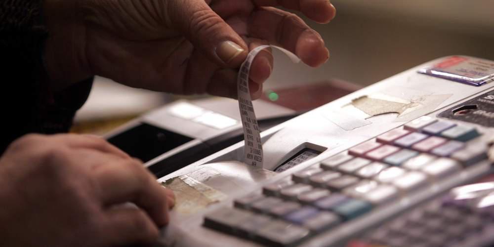 Χαμός με το «κουμπί πανικού» σε επιχειρήσεις που δεν εκδίδουν αποδείξεις