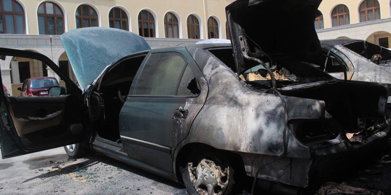 Επίθεση με μολότοφ σε κτήριο της Αρχιεπισκοπής Αθηνών [εικόνες]