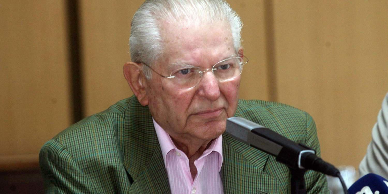Σε κλιμα συγκίνησης η κηδεία του Αλέξανδρου Μπακατσέλου