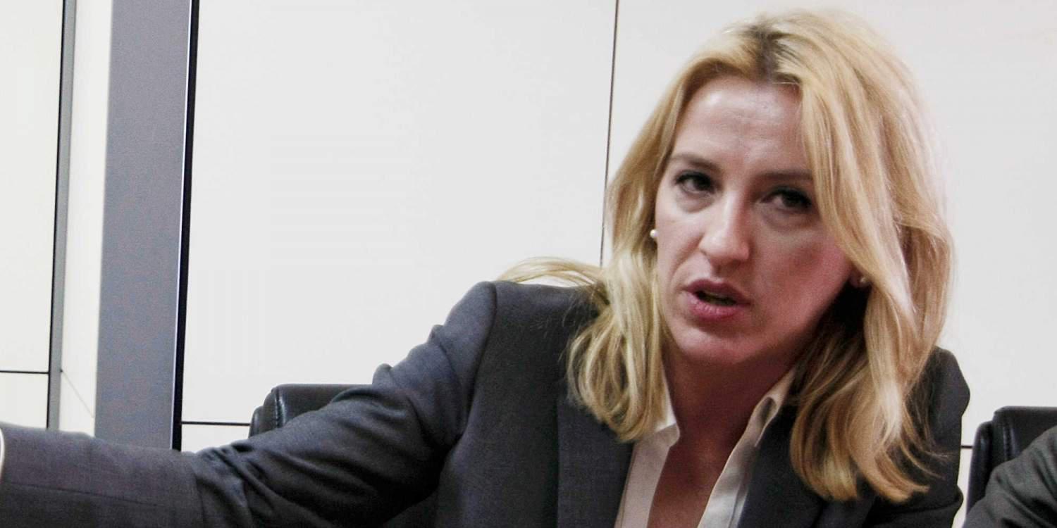 ΚΕΔΕ: Η Δούρου «καπελώνει» ακόμα μία φορά τους Δήμους