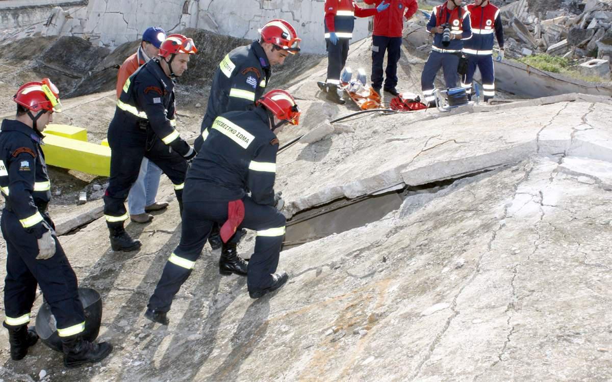 Οι «άγγελοι» της Πυροσβεστικής