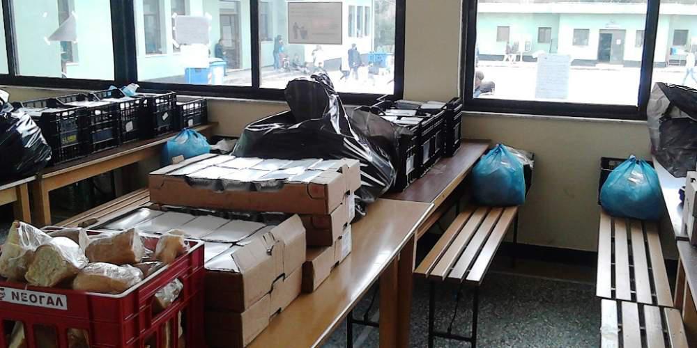 Αιφνιδιαστικοί έλεγχοι στα κέντρα προσφύγων για την ποιότητα του φαγητού που διανέμεται