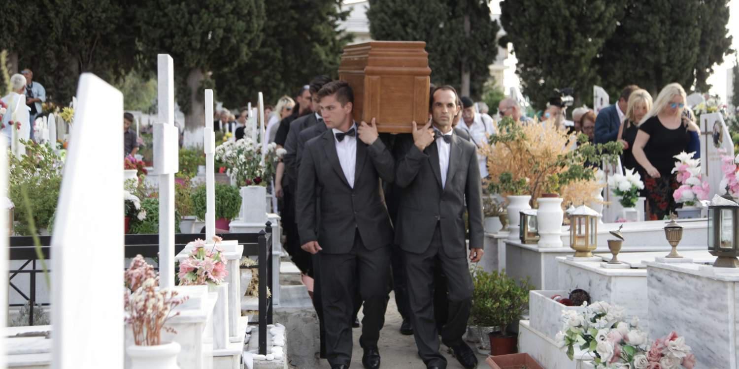 Μία κηδεία που έγινε… viral: Αποχαιρέτησαν ηγούμενο στην Κρήτη με καταιγισμό πυροβολισμών [βίν