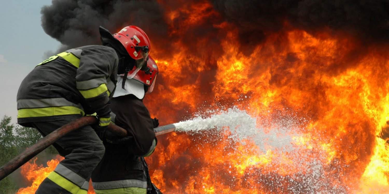 Υπό μερικό έλεγχο η φωτιά στην Παλαιομάνινα Αγρινίου