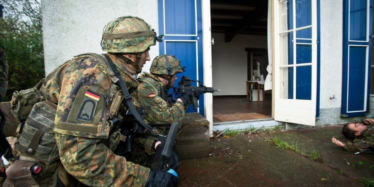 Γερμανία : Η στρατιωτική θητεία διχάζει τους Γερμανούς