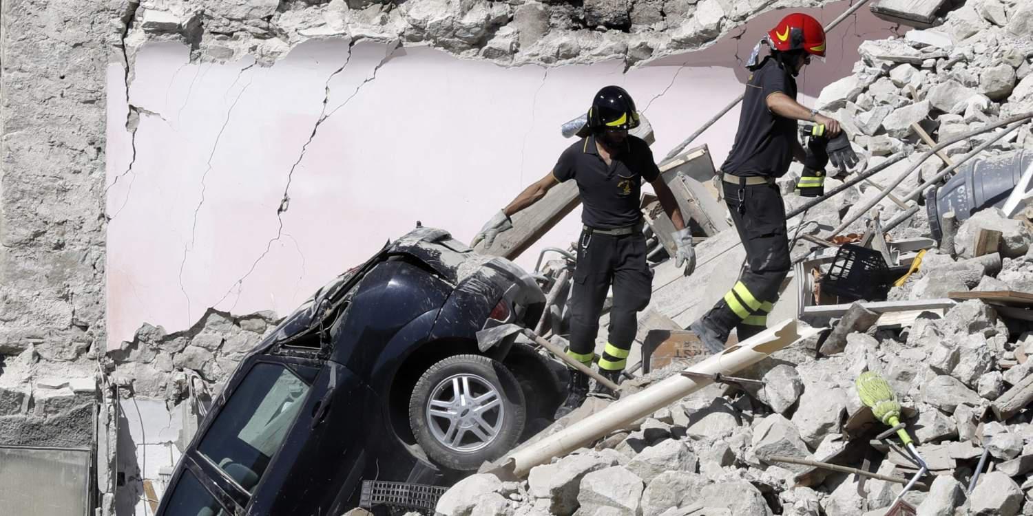 Ο Ρέντσι υποσχέθηκε την ανοικοδόμηση των περιοχών που ισοπεδώθηκαν από τον σεισμό