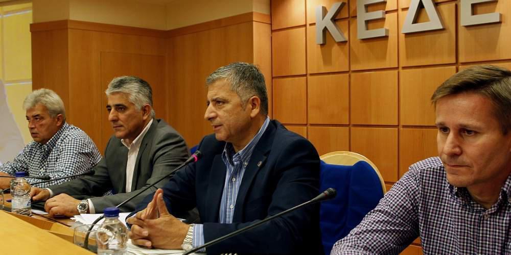 Άνω-κάτω οι Δήμοι: Το υπ. Εσωτερικών δίνει εξουσίες σε «γραμματείς» και λαϊκές συνελεύσεις