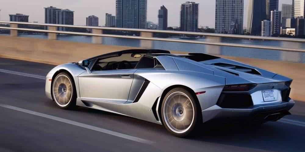 Τροχαία: Ταυτοποιήθηκαν οι… «πιλότοι» της Lamborghini και του Audi R8 που έτρεχαν με 300 χλμ στην Παραλιακή