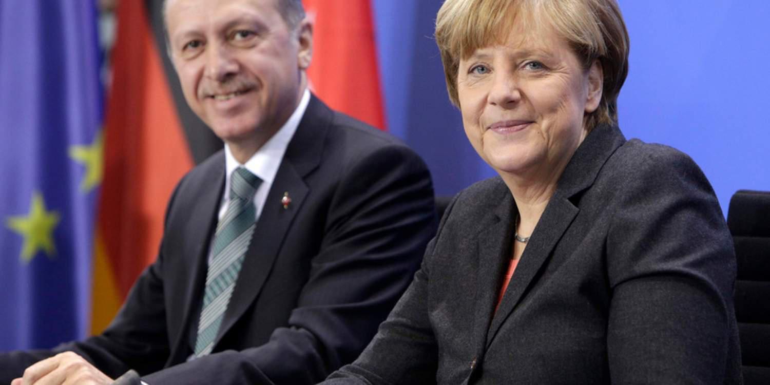 Έπαινοι Μέρκελ στην Τουρκία για το προσφυγικό